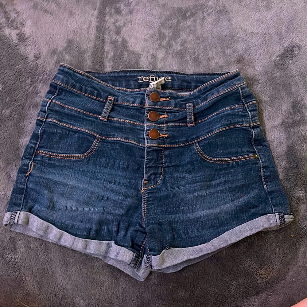Dark blue shorts that that helps with the hourglass figure you want!